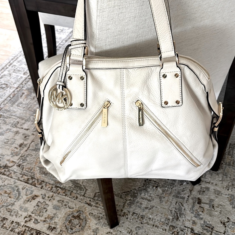 Michael Kors Shoulder Bag. Cream. Excellent Condition.